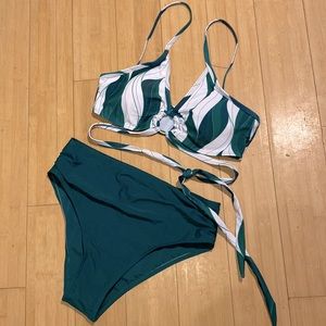 5/$25 Bucota green and white bikini, size small